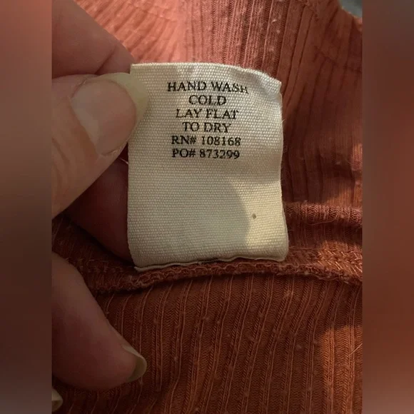 Destined By Tilly’s V-Neck Ribbed Shirt, Size Large - Picture 6 of 7